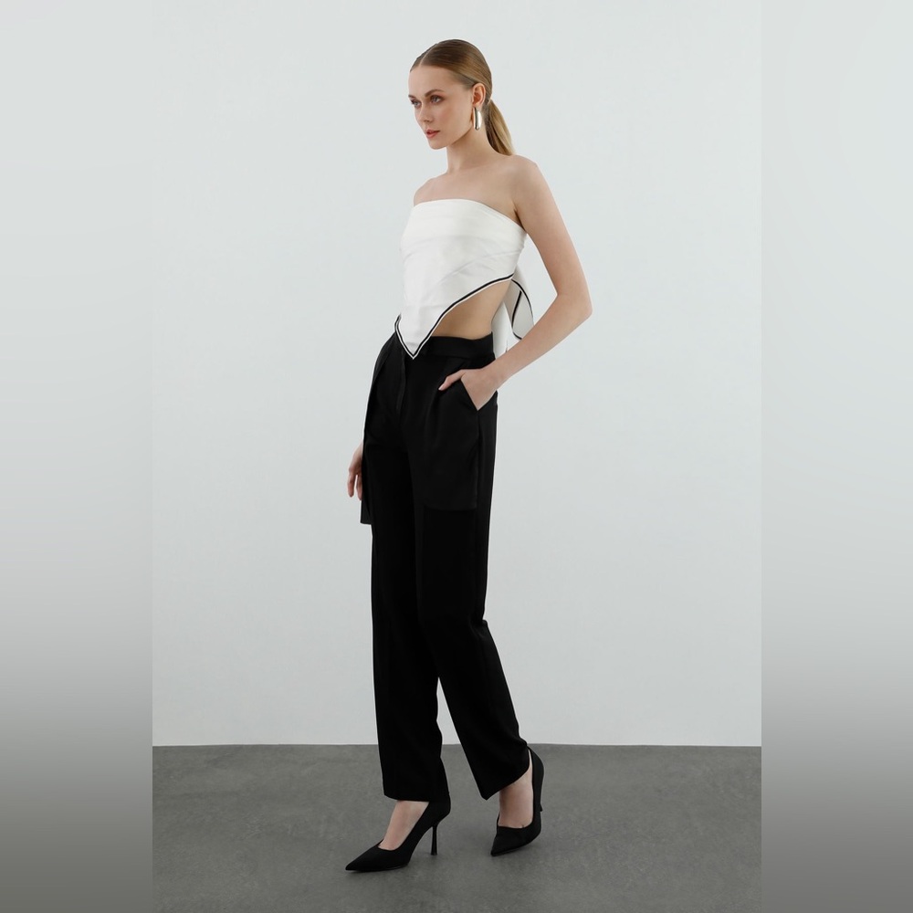 GIZIA: BLACK PANTS WITH SIDE POCKET DETAIL (UNWORN) - Picture 3 of 11